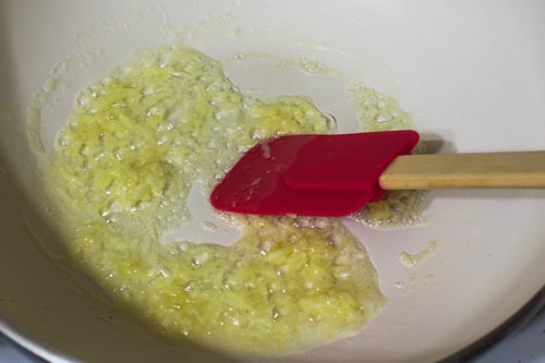 saute ginger garlic in butter