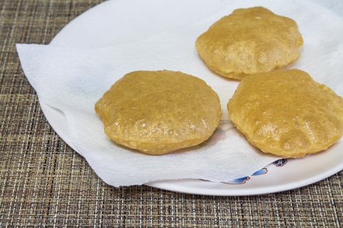 few fried poori in a plate