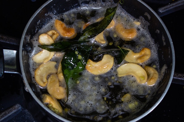 addition of curry leaves and ginger in tadka