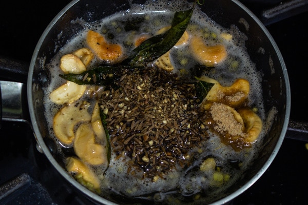 addition of crushed cumin-pepper mixture in tempering