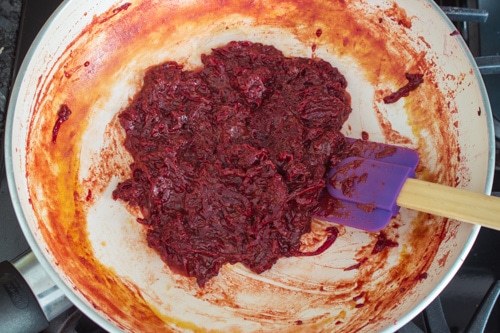 thick consistency of beetroot halwa