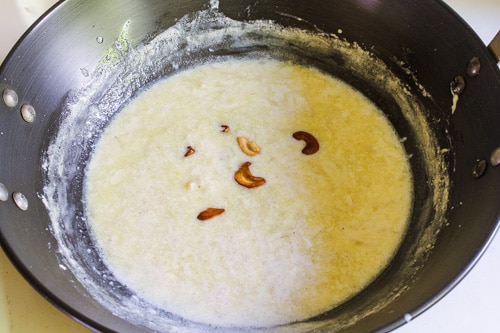 garnishing lauki ki kheer with cashews