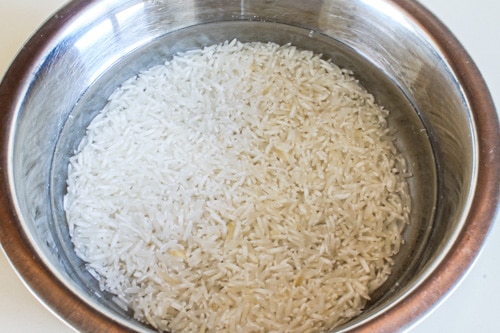 Soaking rice in the water