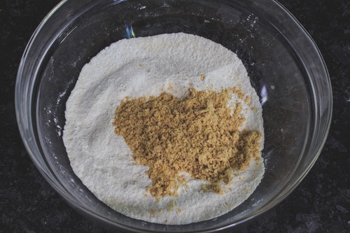 cashew-coconut powder