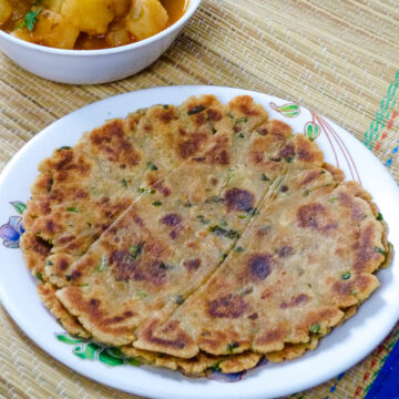 Stack of rajgira roti in a plate