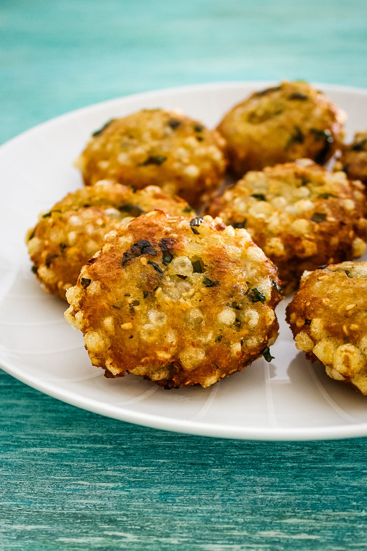 Close up image of sabudana vada in a plate