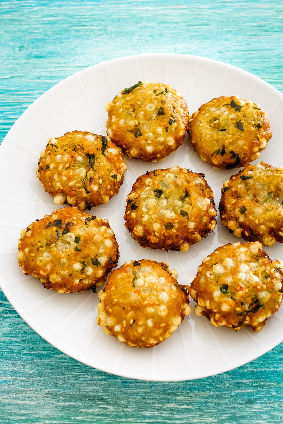 8 sabudana vada arranged in a white round plate