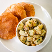 farali sukhi bhaji served with 3 rajgira puri