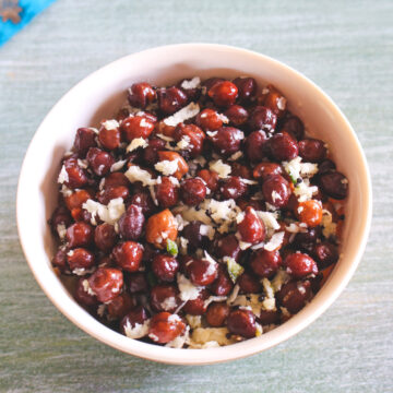 Kala chana sundal served in a bowl.