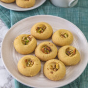 Nankhatai arranged in a plate with napkin underneath.