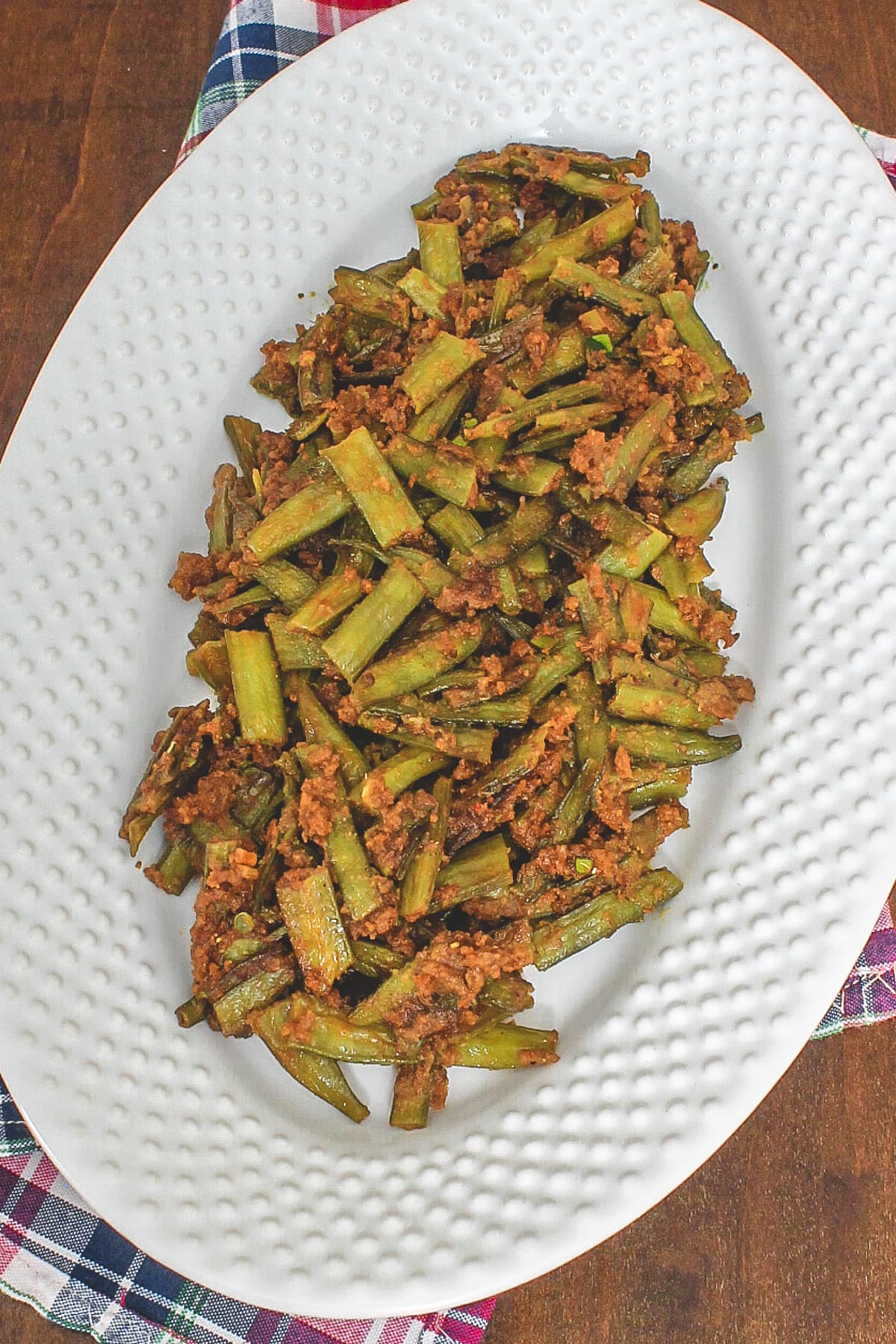 gavar sabzi in an oval white plate.