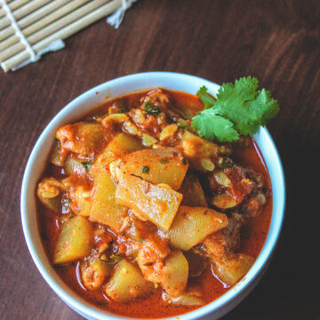 Lauki tamatar sabzi in a bowl, garnished with cilantro.