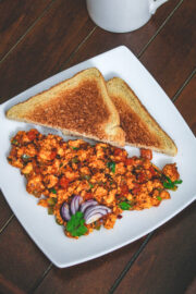 Paneer bhurji served with toasted bread.