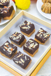 6 pieces of chocolate barfi into a box.
