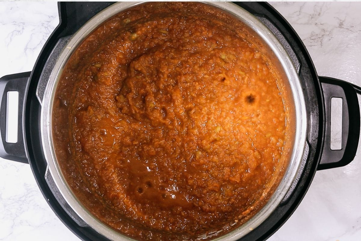 Simmering pav bhaji in instant pot.