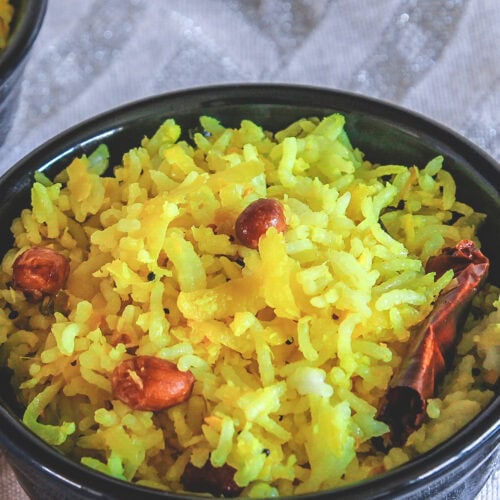 A black bowl of raw mango rice.