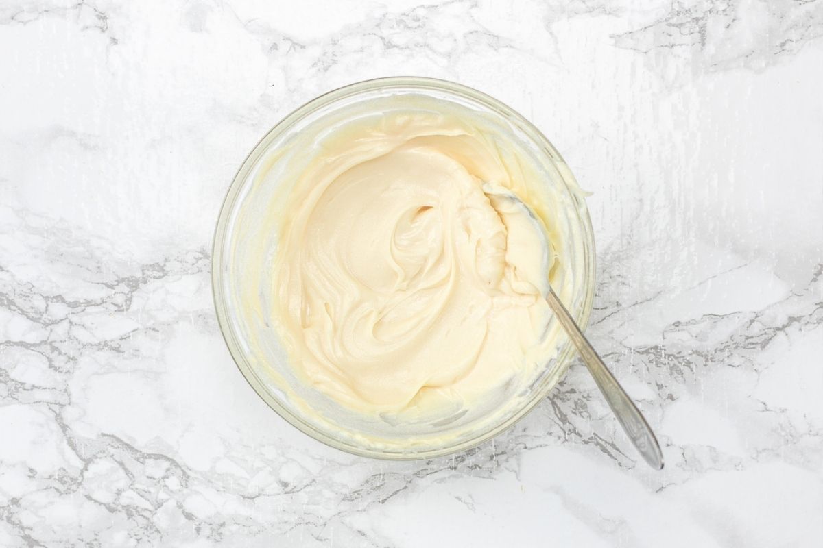 Melted white candy melts in a bowl.