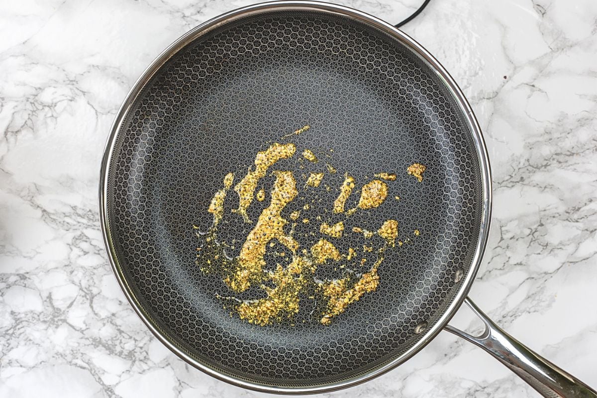 Tempering coriander seeds in the oil.