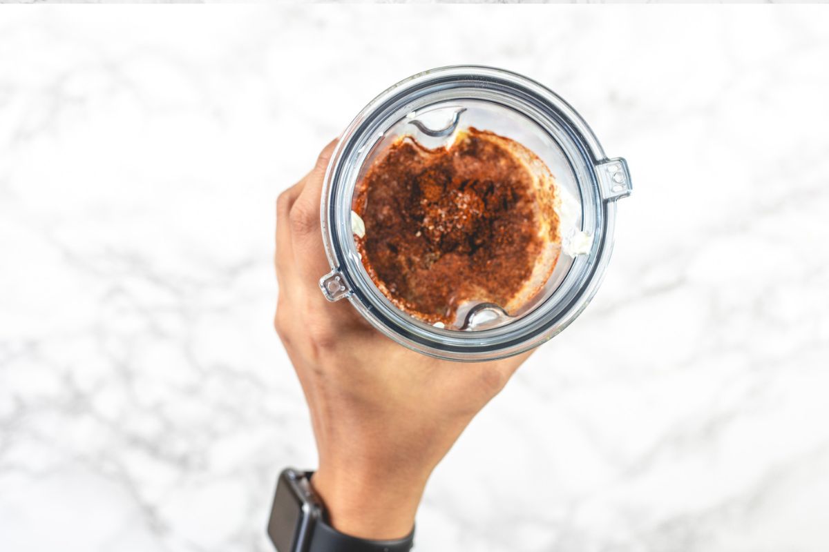 Taco Bell quesadilla sauce ingredients added into blender jar.